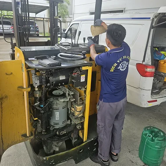 Hướng Dẫn Cách Bảo Dưỡng Xe Nâng Điện Đúng Cách & Chuẩn Kỹ Thuật