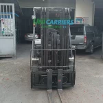 Xe nâng Unicarriers 609 dầu 2.5 tấn đời 2018 - chui container - dịch giá